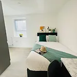 Stretford Sanctuary: Stylish Studio